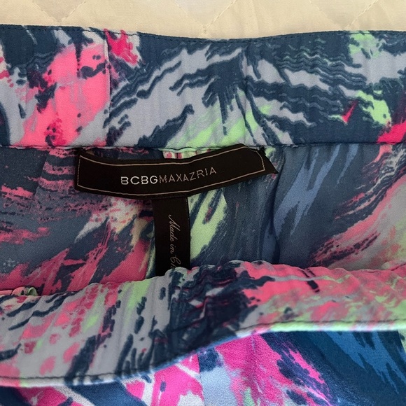 BCBG Maxazria Abstract Multicolor Shorts with pockets Size Xs - Picture 2 of 5